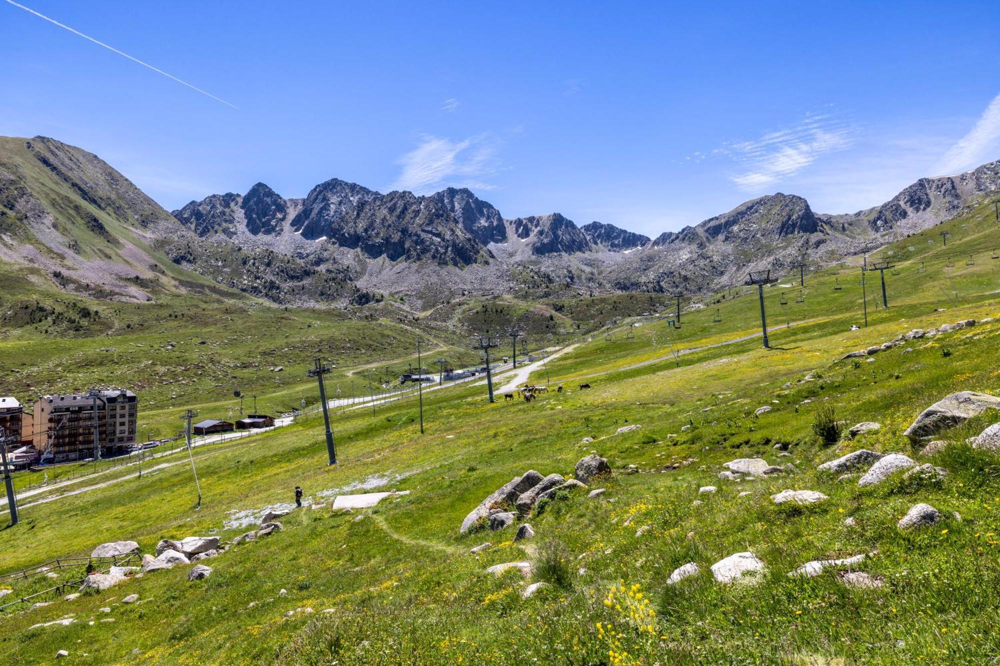 Increibles Vistas A Las Montanas En El Pas De La Casa - Parking - Wifi - Ski In Ski Out L By Bonesvacances Bagian luar foto
