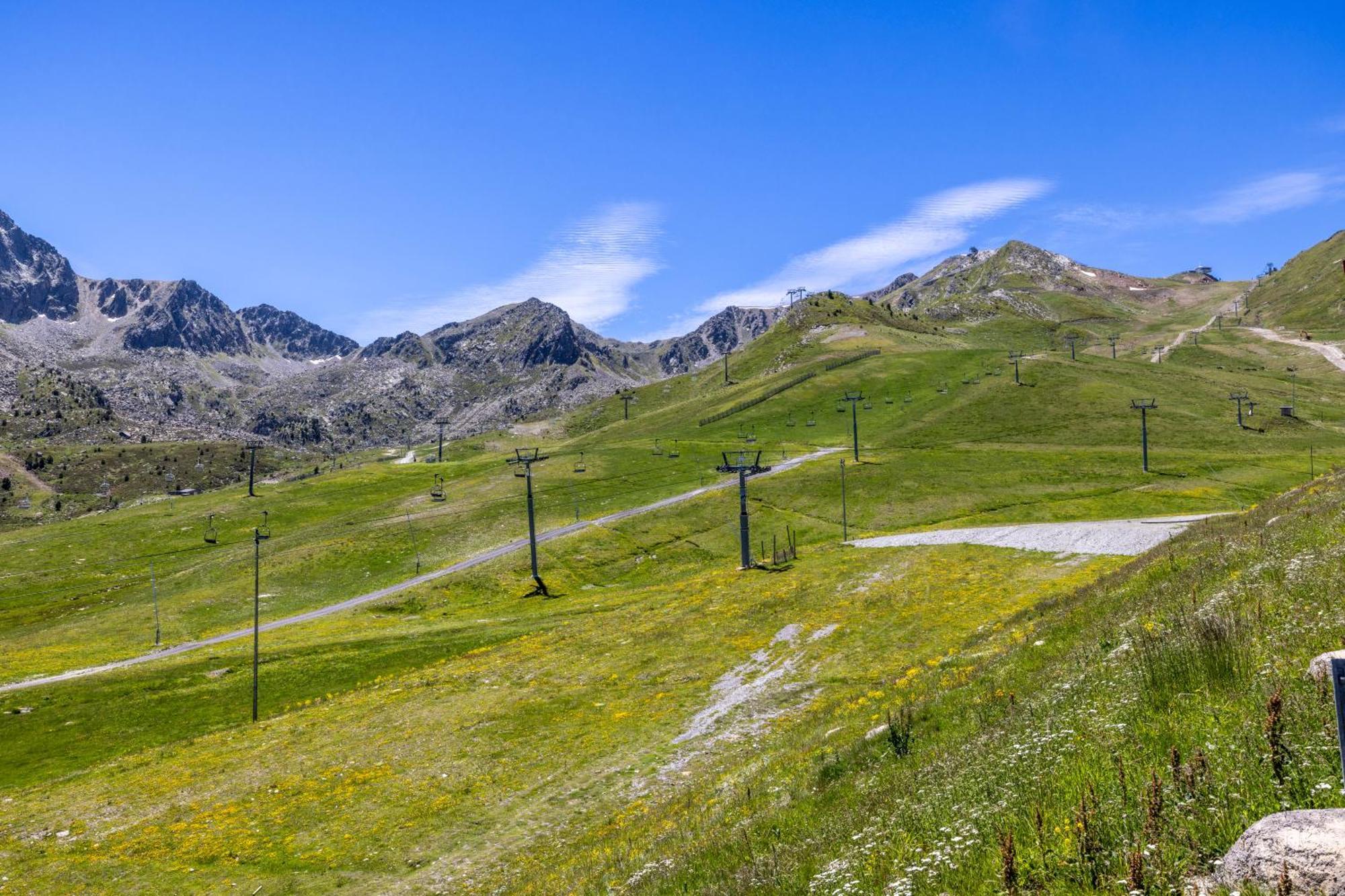 Increibles Vistas A Las Montanas En El Pas De La Casa - Parking - Wifi - Ski In Ski Out L By Bonesvacances Bagian luar foto